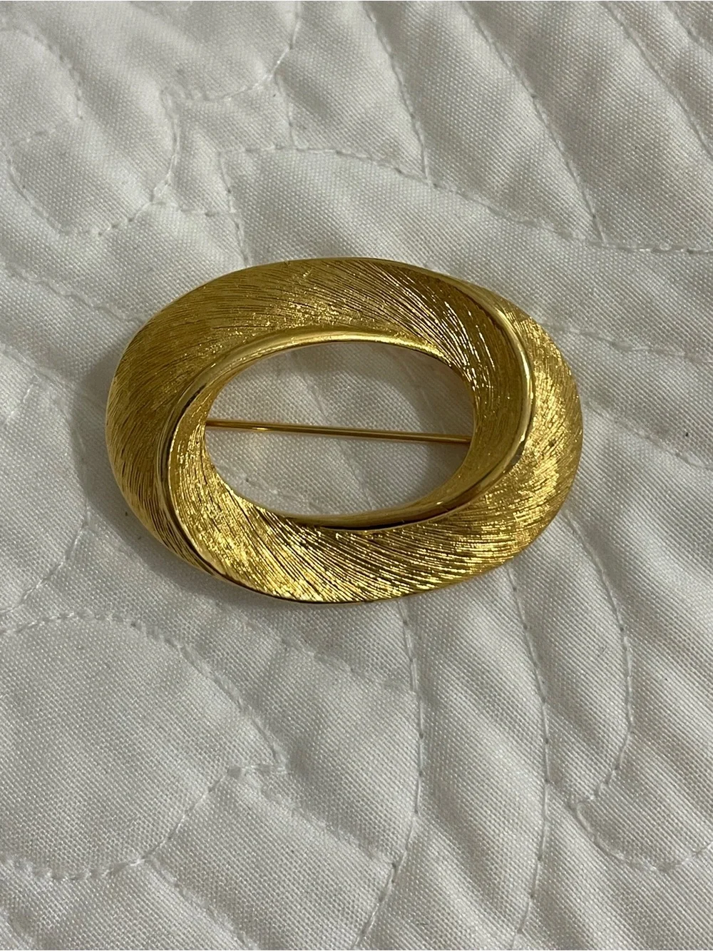 Vintage Napier Gold Tone Textured Oval Swirl Brooch Pin Signed Modernist